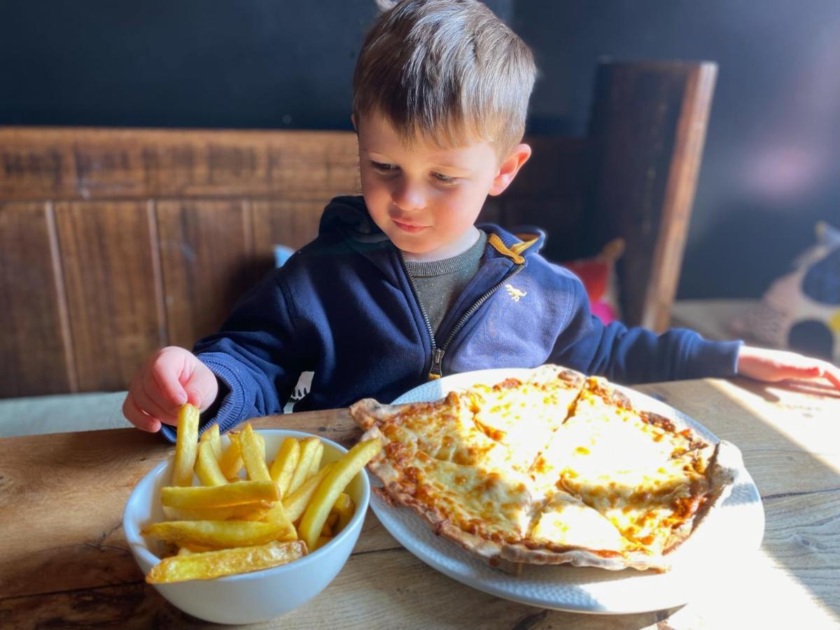 The Lamb Inn Crediton Esterno foto