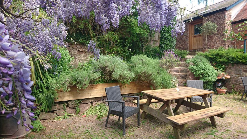 The Lamb Inn Crediton Esterno foto